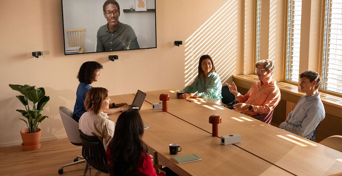How to "Wear" Your Presence in Video Conferences? The On-Screen Secrets of Turquoise and Agate