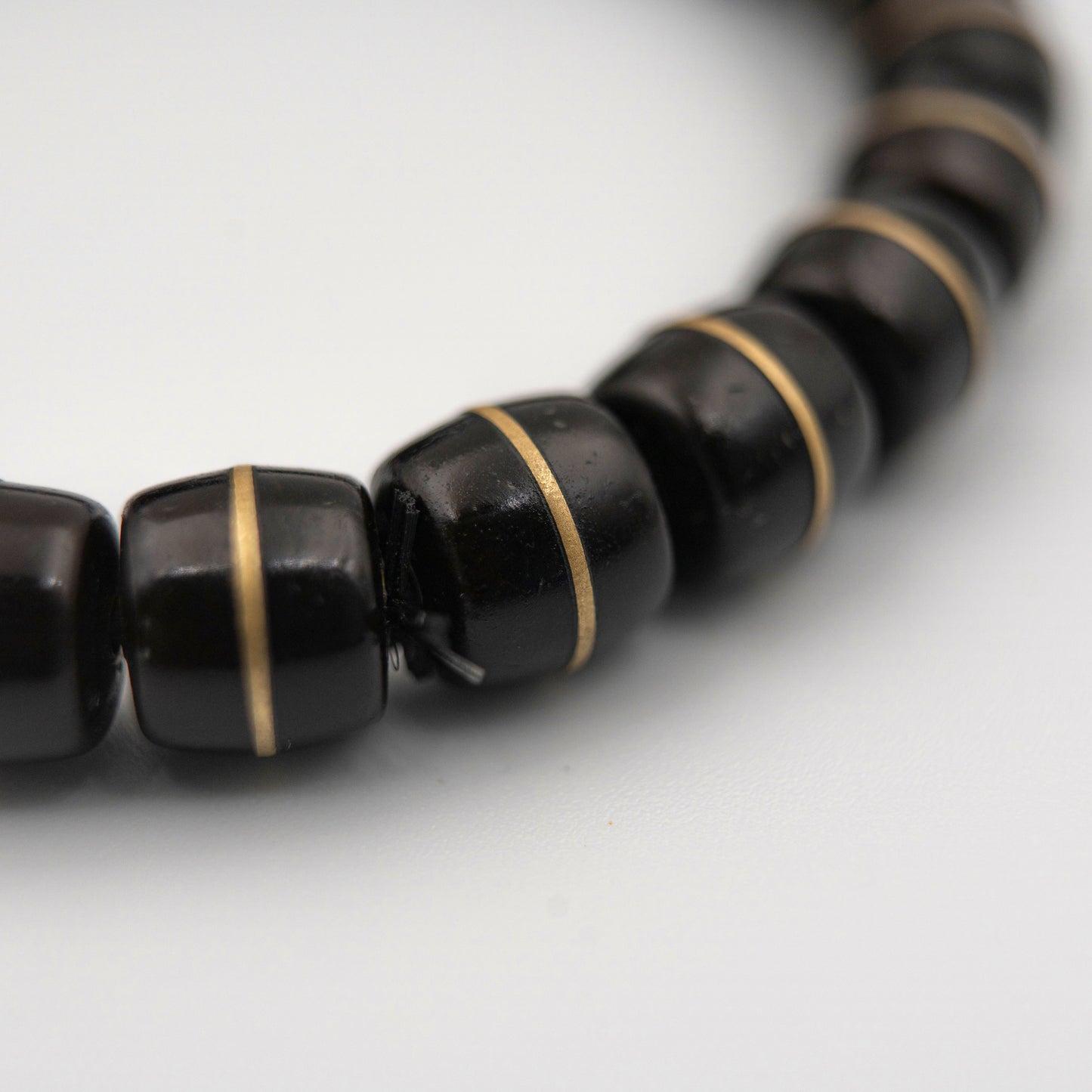 Natural Coconut Shell Bead Bracelet - Earthy Minimalist Jewelry for Grounding Energy - jambhala＆jewelry
