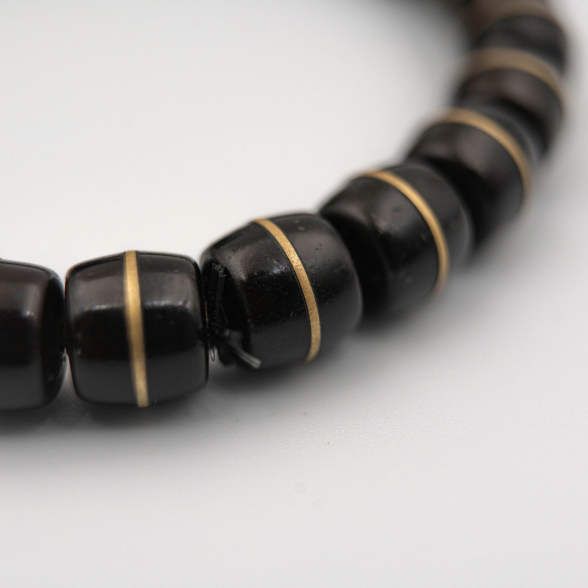 Natural Coconut Shell Bead Bracelet - Earthy Minimalist Jewelry for Grounding Energy - jambhala＆jewelry