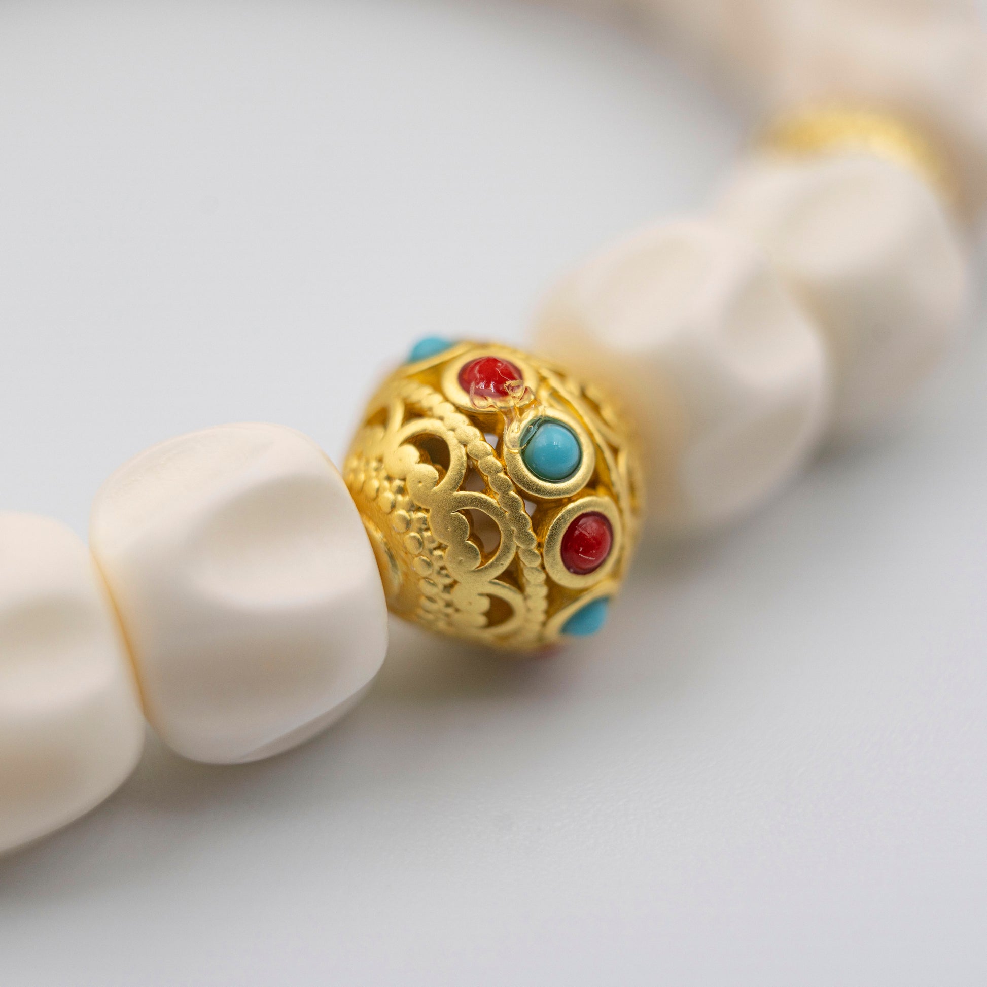 White Antler Spiritual Bracelet – Sacred Energy Jewelry for Courage & Wilderness Protection - jambhala＆jewelry