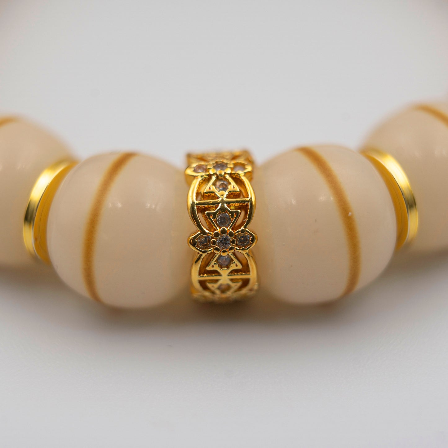 White Bodhi Seed Meditation Bracelet – Sacred Energy Jewelry for Clarity & Spiritual Awakening - jambhala＆jewelry