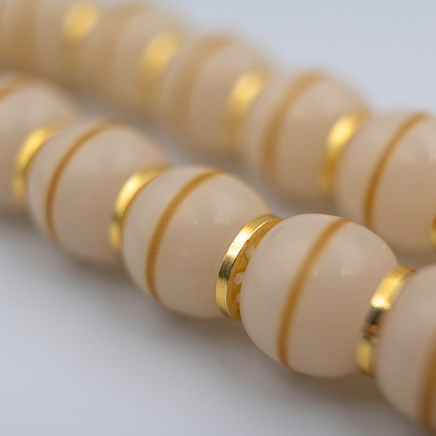 White Bodhi Seed Meditation Bracelet – Sacred Energy Jewelry for Clarity & Spiritual Awakening - jambhala＆jewelry