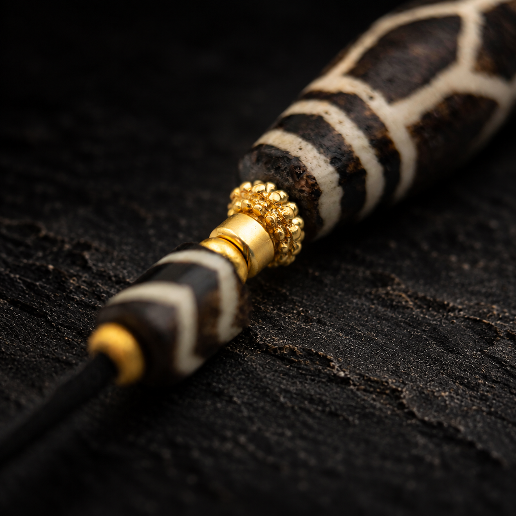 YINGLONG Petrified Pumtek & Agate Necklace – second close-up detail on black slate background